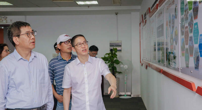 寧波保稅區(qū)嚴(yán)榮杰主任在賽爾集團(tuán)調(diào)研