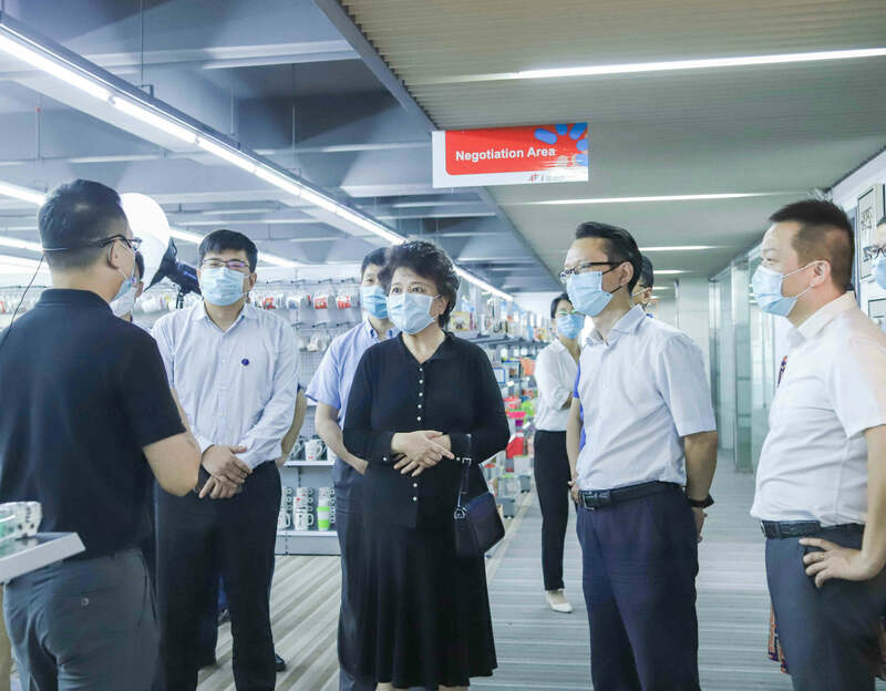 全國(guó)政協(xié)常委裘援平來(lái)賽爾集團(tuán)調(diào)研